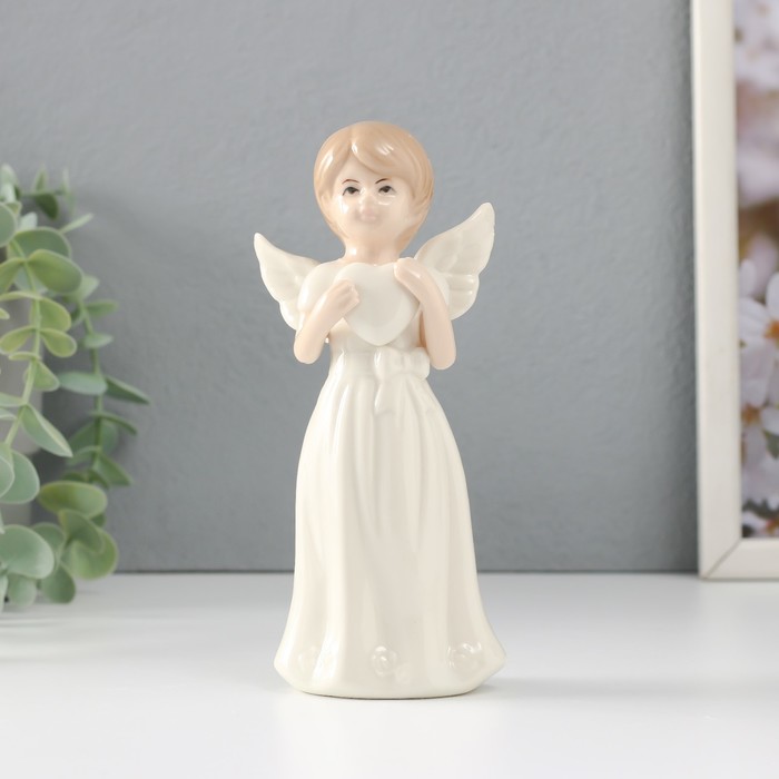 Сувенир керамика "Девочка-ангел в белом платье с сердцем в руках" 6,6х5х15,7 см - Фото 1