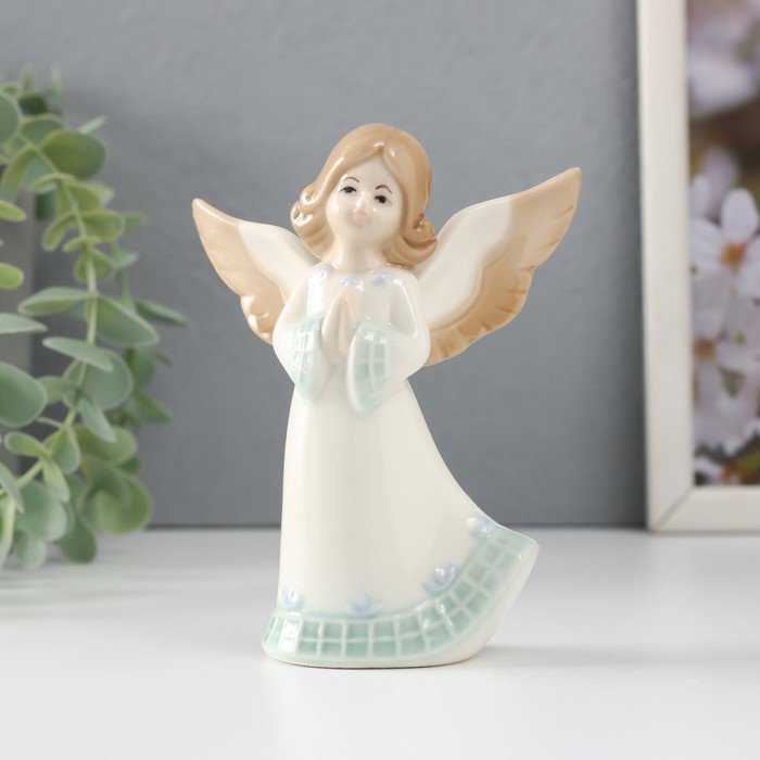 Сувенир керамика "Девочка-ангел в платье с клеткой молится" 9х6х12 см - Фото 1