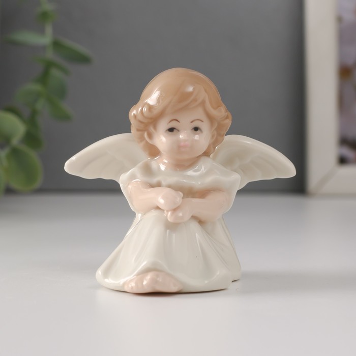 Сувенир керамика "Девочка-ангел в белом платье с рюшами сидит" 7,5х5,5х6,5 см - Фото 1