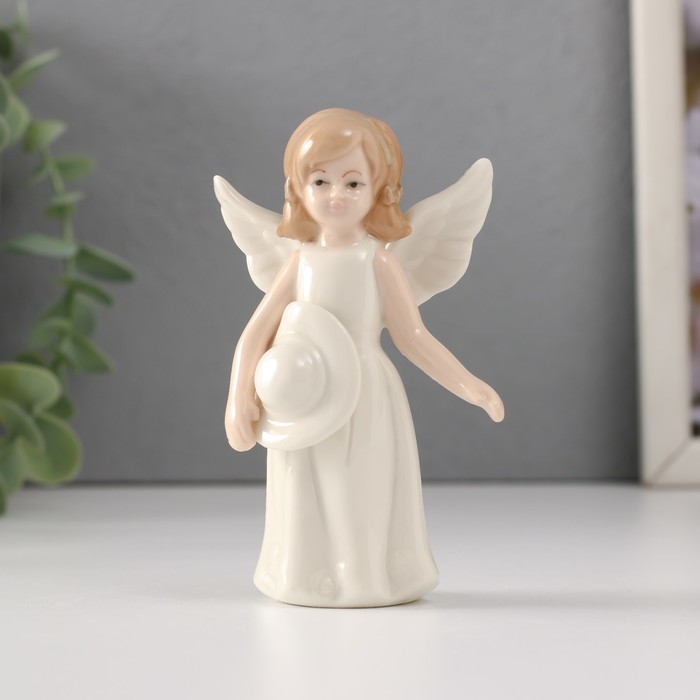 Сувенир керамика "Девочка-ангел в белом платье с шляпкой в руке" 6х3,4х10 см - Фото 1