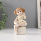 Фигурка керамика «Малышка-балерина в жёлтом платье, на пуфике», 5.8×5.7×10 см - Фото 1