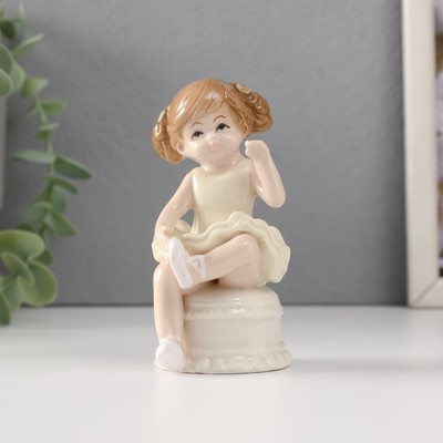 Фигурка керамика «Малышка-балерина в жёлтом платье, на пуфике», 5.8×5.7×10 см