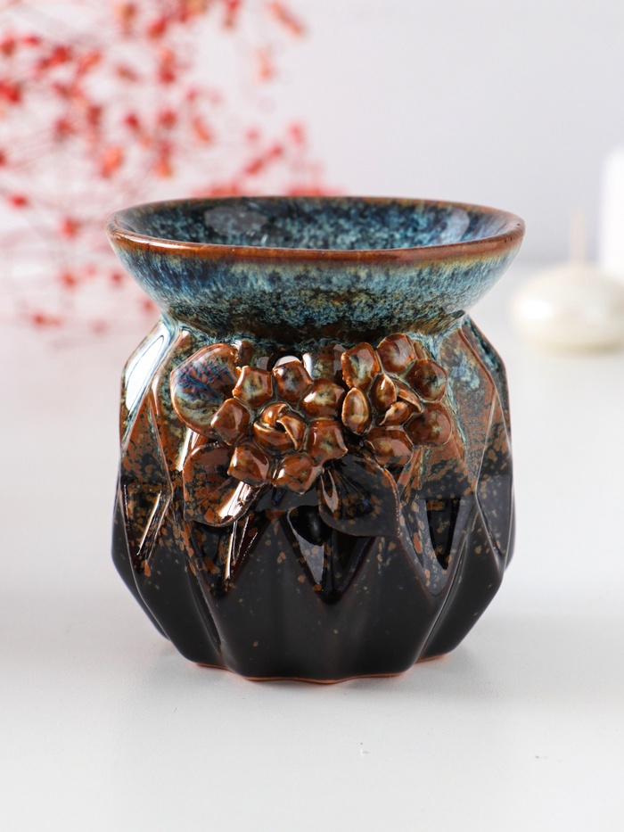 Аромалампа для эфирных масел «Узоры и рельеф», керамика, коричневая, 8×8×8.4 см - Фото 1