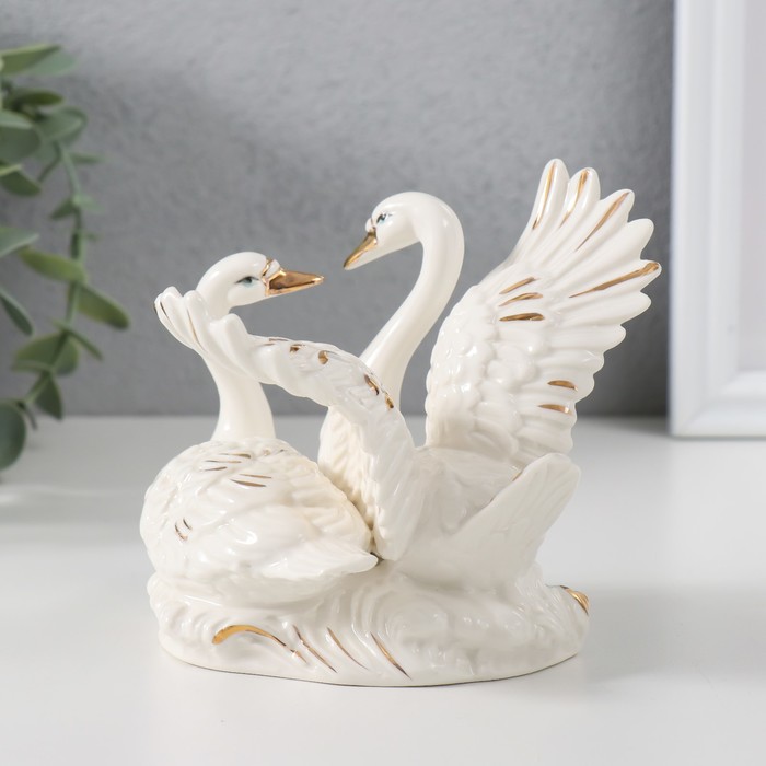 Сувенир керамика "Два лебедя на волне" бело-золотой 11,5х10,5х10 см