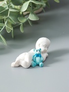 Фигурка полистоун «Малыш спит в с цветным медвежонком», 2×3.5×7 см, МИКС - Фото 3