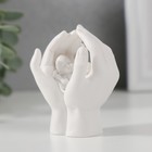 Фигурка полистоун «Малыш спит в прикрытых ладонях», страза, 6.5×4.3×5.5 см - фото 118579355