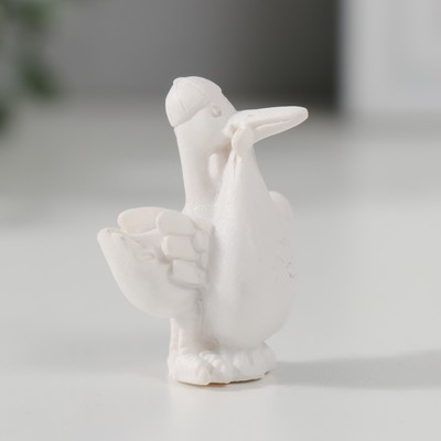 Фигурка полистоун «Малыш в кулёчке у аиста», 3.8×3.2×2.4 см