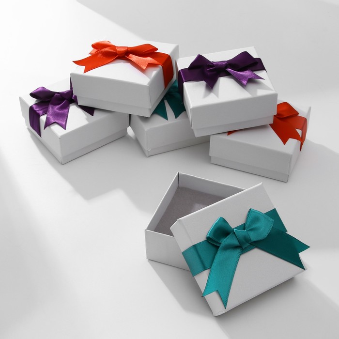 Коробочка подарочная под набор «Сюрприз», 7,5×7,5×3,5, цвет лент МИКС