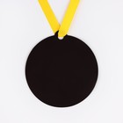 Медаль на магните на Выпускной «Выпускник», глобус, 8,5 х 9 см - Фото 3