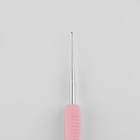 Крючок для вязания, двусторонний, с силиконовой ручкой, d = 0,5/1 мм, 13,5 см, цвет розовый - Фото 2