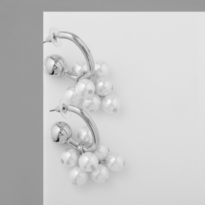 Серьги с жемчугом «Грозди» на кольце, цвет белый в серебре - Фото 1