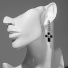 Серьги со стразами «Крестики» цепь, бело-чёрные в серебре - Фото 3