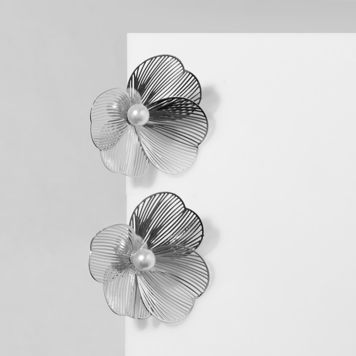 Серьги с жемчугом «Цветы» лёгкие, цвет белый в серебре - Фото 1