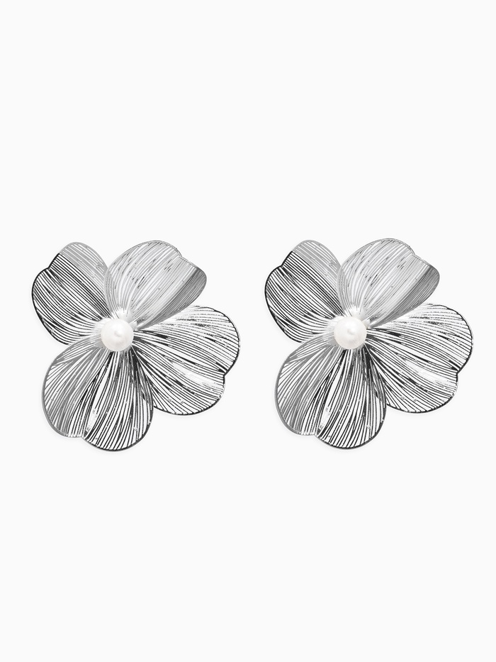 Серьги с жемчугом «Цветы» лёгкие, цвет белый в серебре - Фото 1