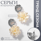 белый в серебре