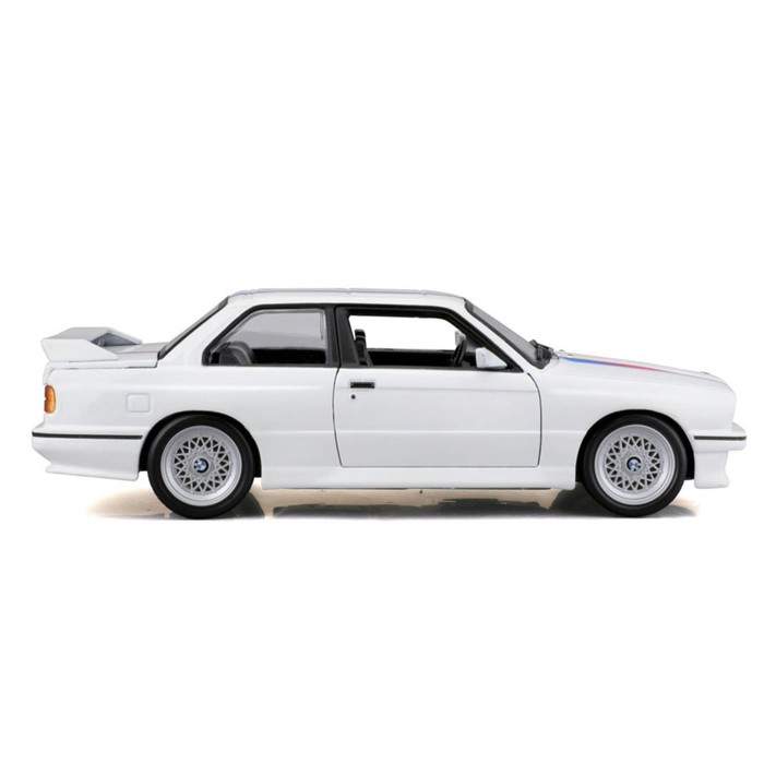 Машинка Bburago Bmw M3 (E30) 1988, Die-Cast, 1:24, цвет белый, с принтом - фото 1911059723