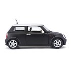 Машинка Maisto Die-Cast Mini Cooper, открывающиеся двери, 1:24, цвет чёрный с белой крышей - Фото 3