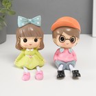 Сувенир полистоун "Мальчки в кепке и девочка с бантом" дл. ножки, набор 2 шт 6х7х17 см - фото 24016030