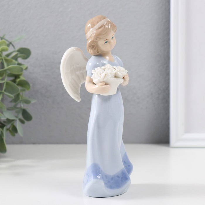 Сувенир керамика "Ангел рассматривающий цветы" 18х7,5х6 см