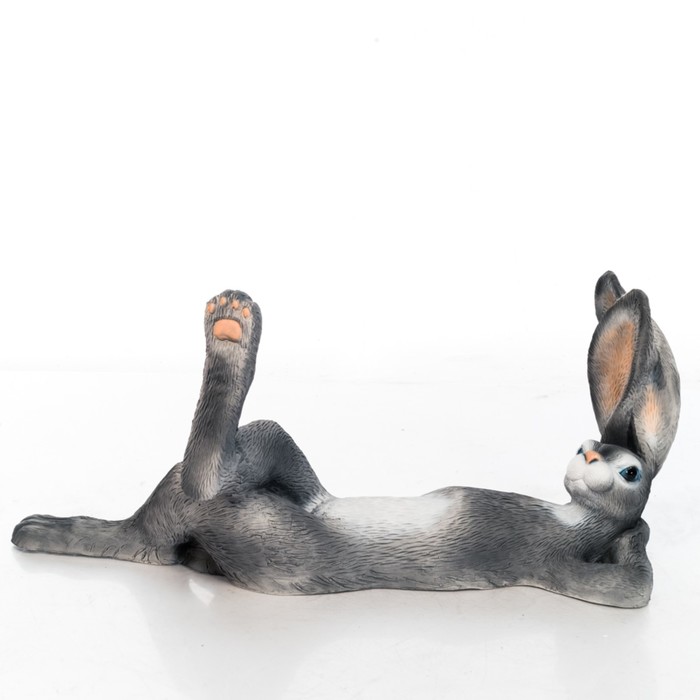 Садовая фигура "Заяц лежит на спине" серый, 104х37х47см - Фото 1