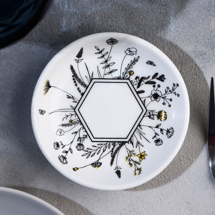 Соусник керамический «Цветы», 8.8 см, цвет белый