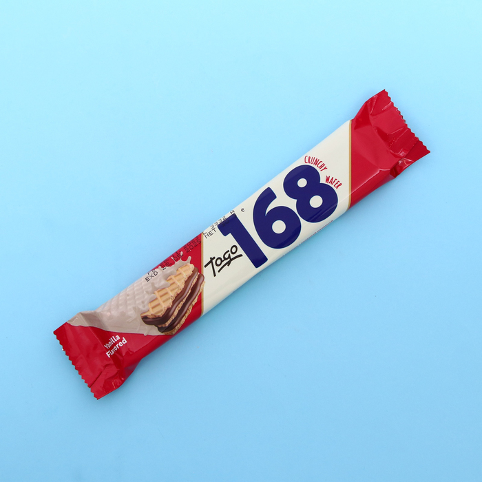 Вафли "168",  в белой шоколадной глазури с орехами, 30 г