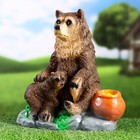 Садовая фигура "Медвежата с медом" 29х31х19см - фото 321417999