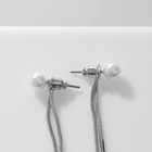 Серьги с жемчугом «Цепочки» бусина, цвет белый в серебре - Фото 2