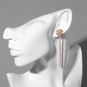 Серьги висячие со стразами «Четырёхлистник», цвет белый в золоте