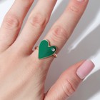 Кольцо «Сердце» гладкое, цвет зелёный в золоте, безразмерное - фото 9641582