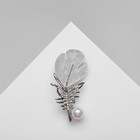 Брошь «Перо» с бусиной, цвет белый в серебре - фото 9641748