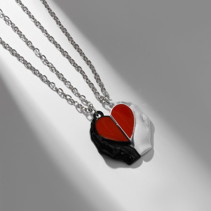 Кулоны "Неразлучники" на магните, сердце в руках, цвет красный в серебре, 45 см