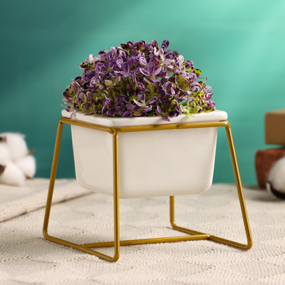 Горшок для цветов «Куб», 200 мл, 8.9×7.6×5.4 см, керамический, на золотистой металлической подставке, белый