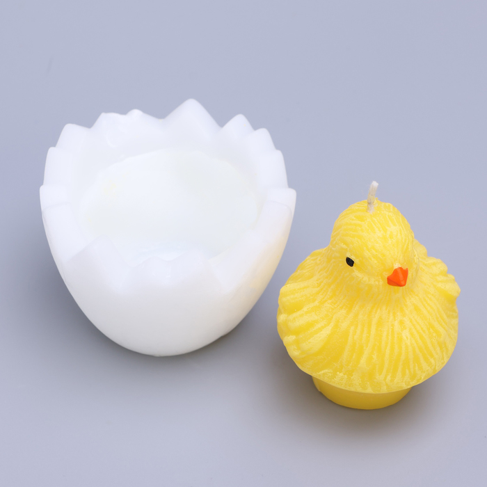 Декоративная свеча "Ципплёнок в яйце"