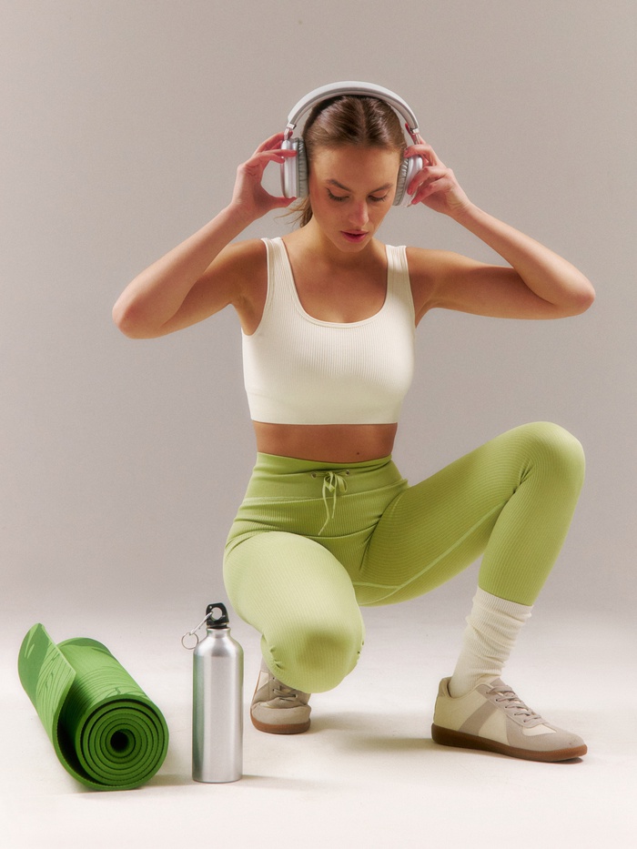 Топ спортивный женский MINAKU: SPORTLY, цвет молочный, размер L