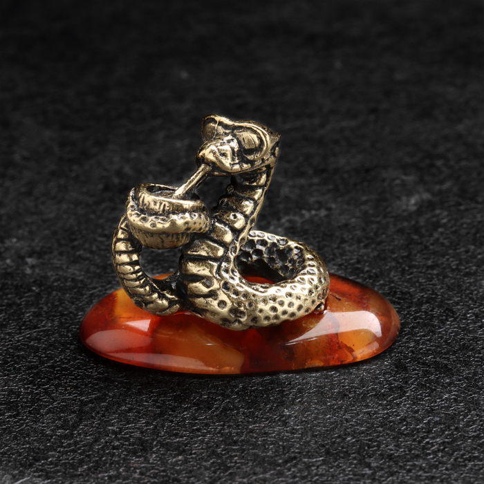 Сувенир "Змея с коктейлем", латунь, янтарь - Фото 1
