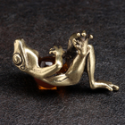 Сувенир "Лягушка сытая", латунь, янтарь - Фото 3