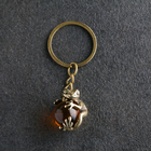Сувенир-брелок "Лягушка с шаром", латунь, янтарь - Фото 1
