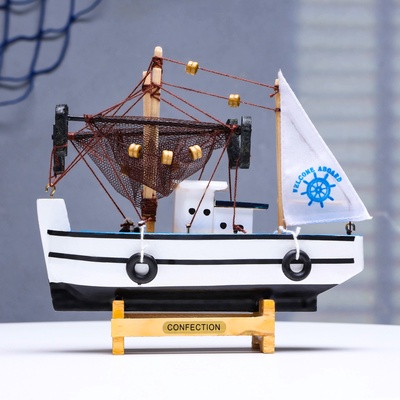 Сувенирная модель корабля «Рыбацкое судно», 16×16см