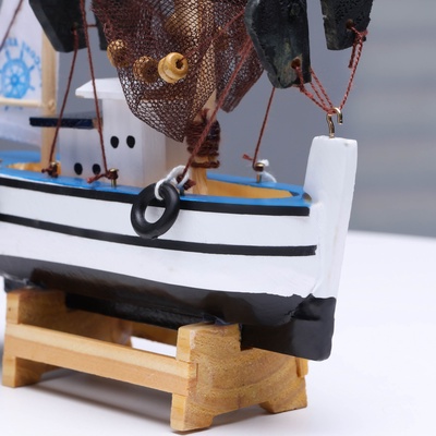 Сувенирная модель корабля «Рыбацкое судно», 16×16см