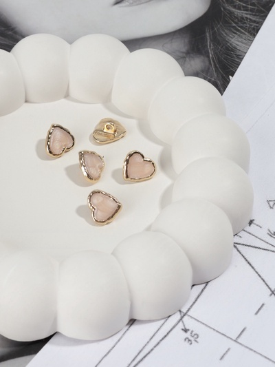 Набор пуговиц на ножке «Сердце», 13 × 13 мм, 5 шт, цвет бежевый/золотой