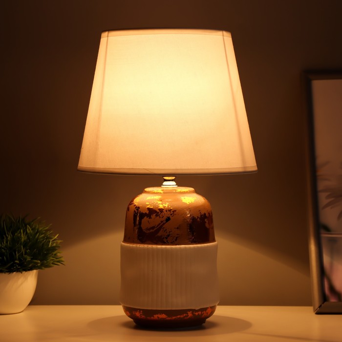 Настольная лампа "Ганна" Е14 40Вт бежевый медный 20х20х33см