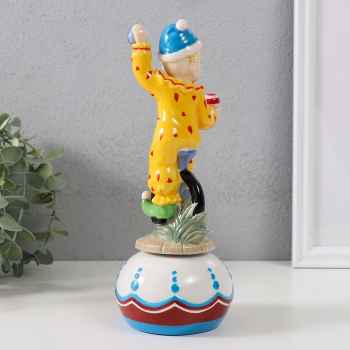 Сувенир керамика музыкальный "Клоун жонглирует сидя на колесе" 8,5х8,5х22 см