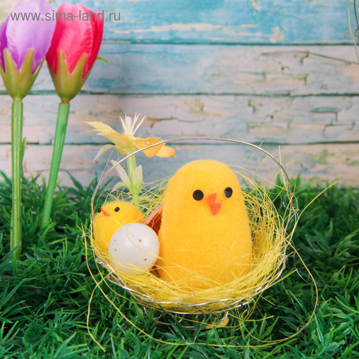 Сувенир цыпа с цыплёнком и яйцом в корзинке с цветком - Фото 1