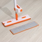 УЦЕНКА Швабра с отжимом, водосгоном и щёткой Raccoon, 2 насадки из микрофибры, 42×11.5 см, стальная ручка 134 см - Фото 7