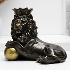 Копилка "Лев с короной и шаром лежит" черный с позолотой, 19см - фото 9744134