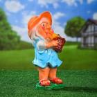 Садовая фигура "Гном корзинка с овощами впереди" 12х15х38см - Фото 6