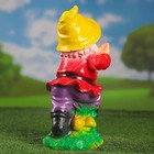 Садовая фигура "Гном с лопатой" 16х14х31 см - Фото 6