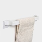 Держатель для полотенец на липучке Доляна, 53 см, цвет белый - Фото 3