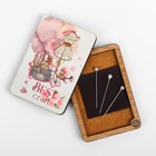 Игольница магнитная «Швейные принадлежности», 8 × 5,5 см, цвет белый - фото 24035268